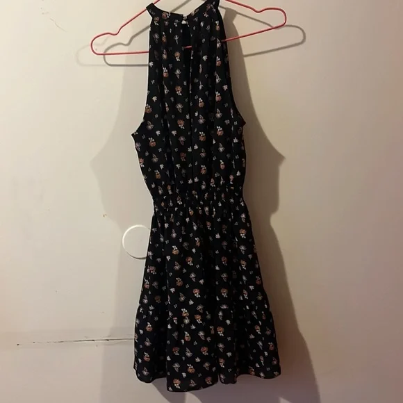 backless - Picture 2 of 2